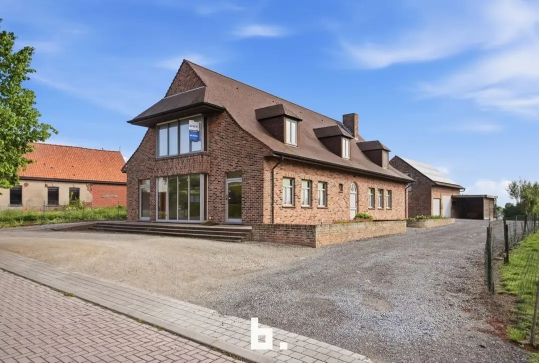 Karaktervolle villa met loods, 36 zonnepanelen en tal van mogelijkheden!  - Tielt