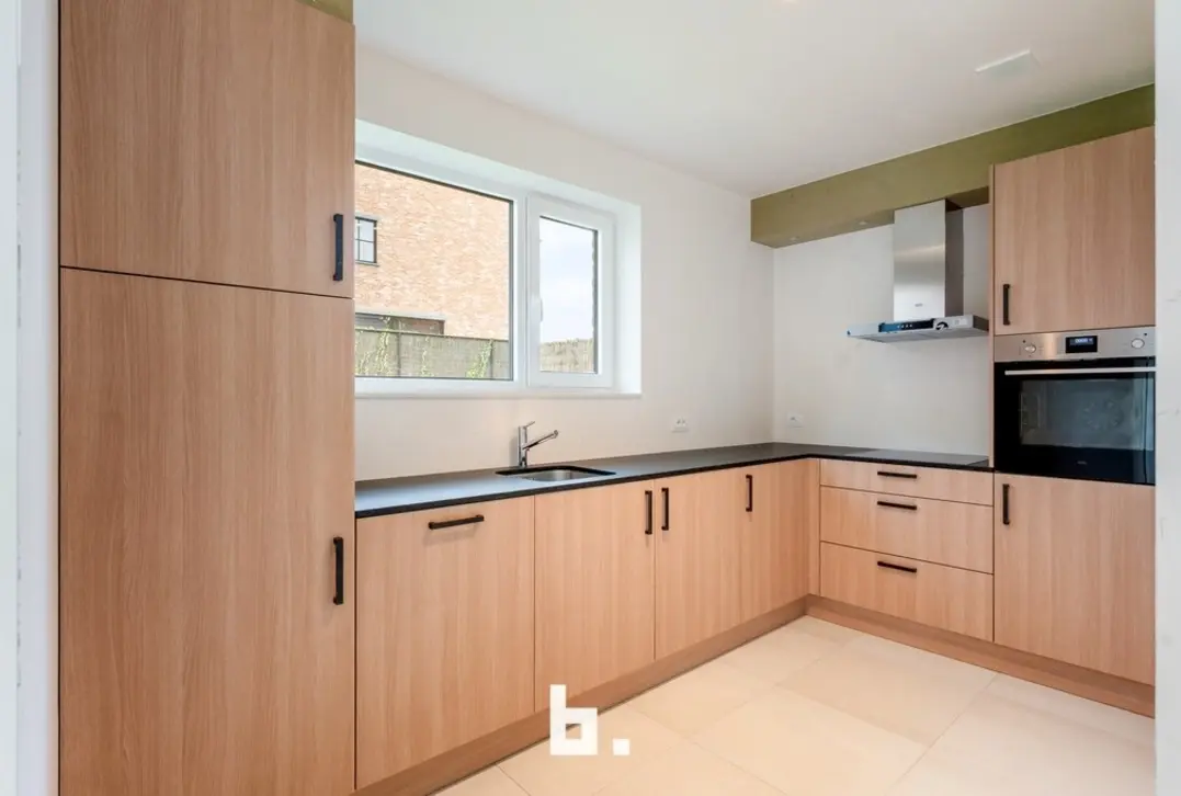 Ruime nieuwbouwwoning met 4 slaapkamers, garage en mooi afgewerkte tuin - Ledegem