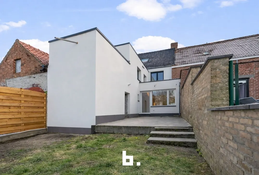 Energiezuinige, volledig gerenoveerde woning met landelijke vergezichten!-Zwevegem-€295.000