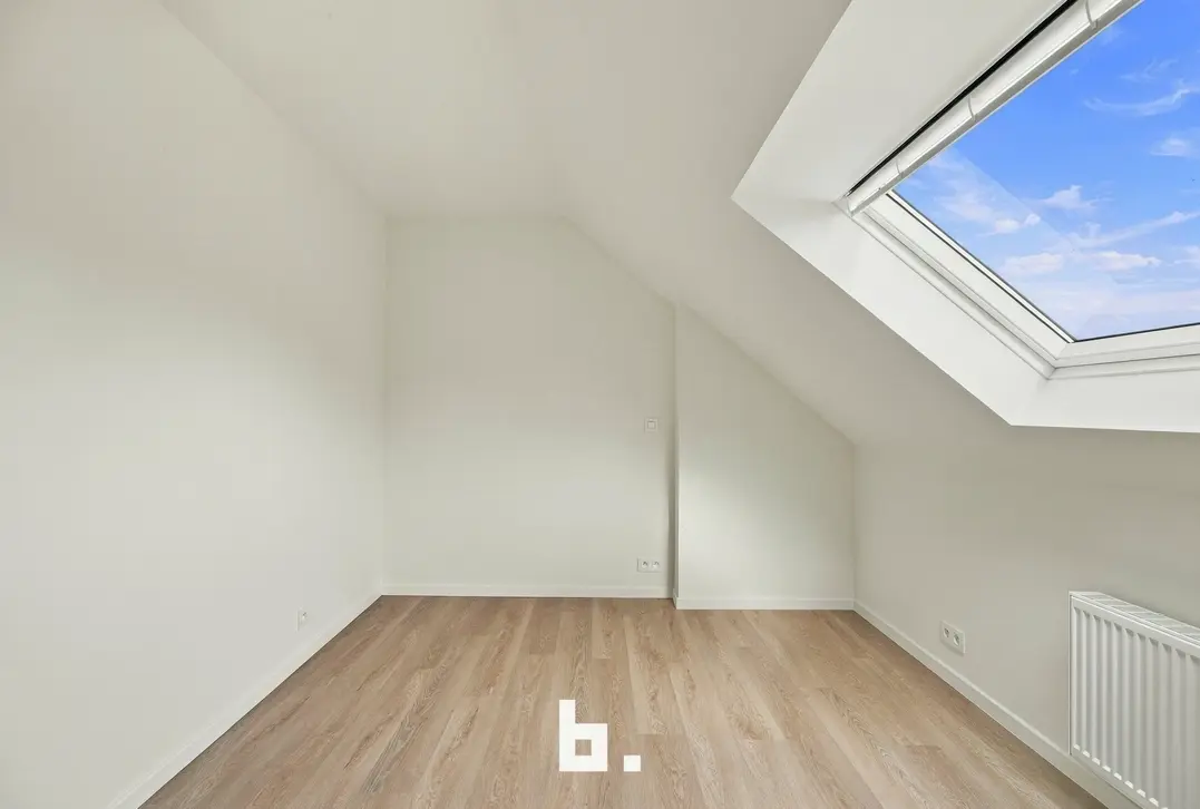 Instapklare, volledig gerenoveerde woning met 5 slaapkamers en 219 m² woonoppervlakte! - Ledegem