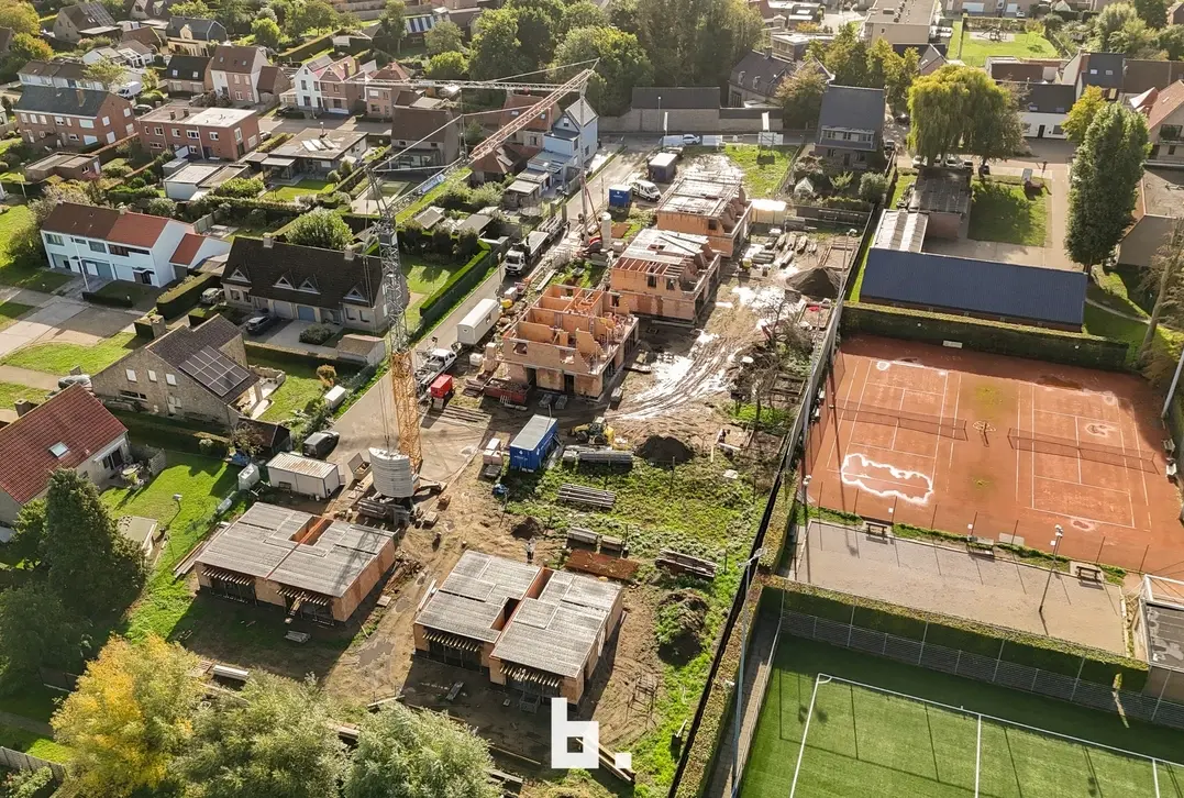 Halfopen nieuwbouwwoning in residentiële wijk - Varsenare