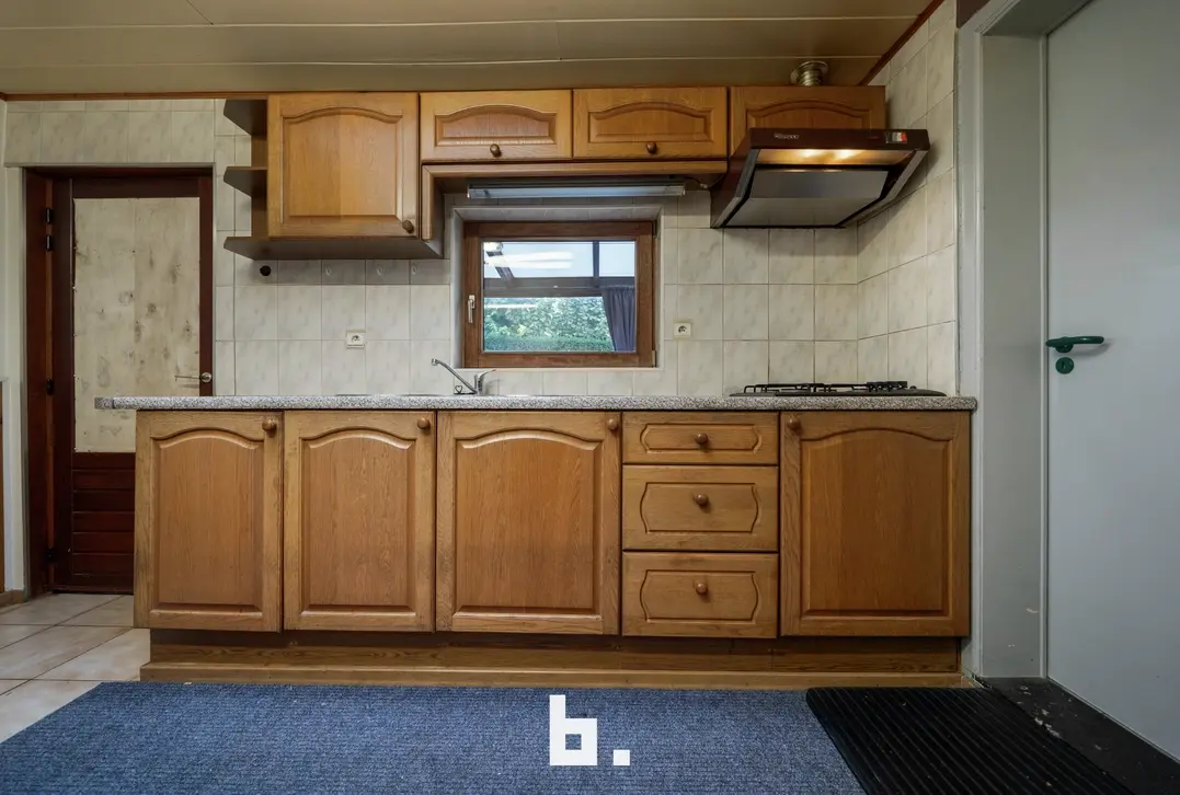 Te renoveren halfopen bebouwing 600m²met ruime tuin en garage op uitstekende ligging. - Sint-Andries
