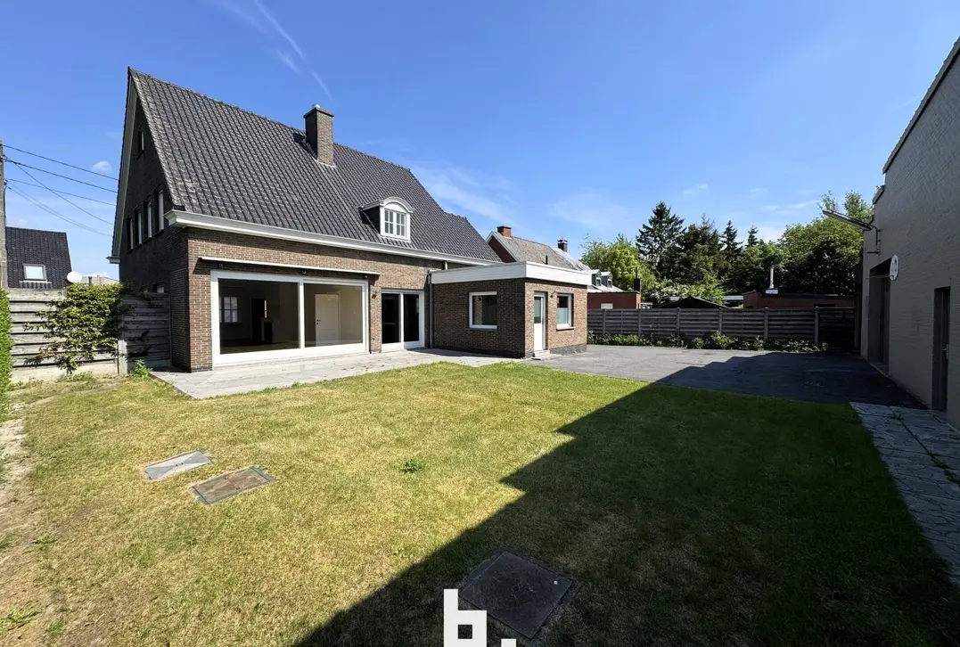 Villa met Loods in Sint-Eloois-Vijve - Waregem