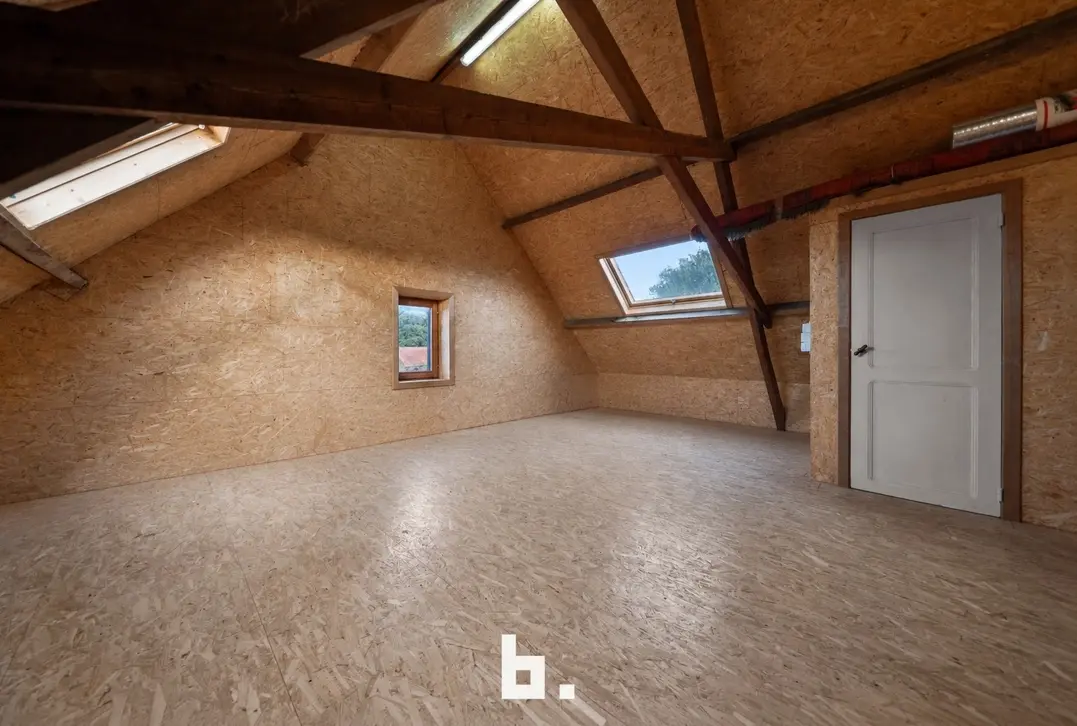 Te renoveren halfopen bebouwing 600m²met ruime tuin en garage op uitstekende ligging. - Sint-Andries