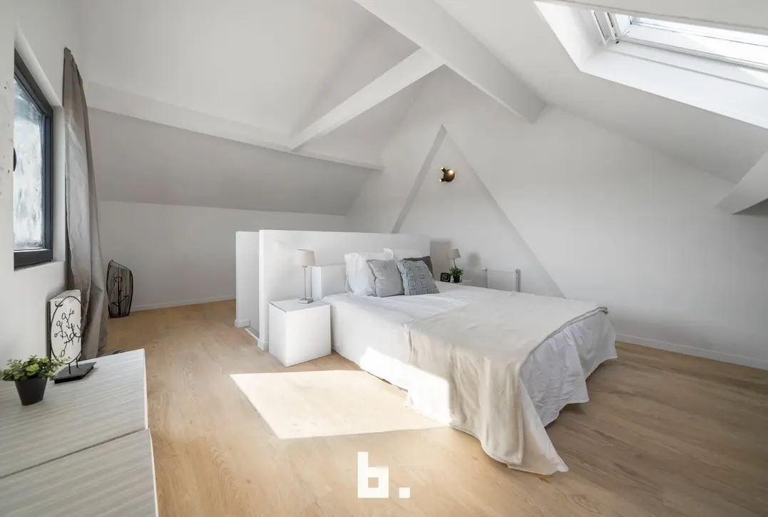 Stijlvol gerenoveerde woning met 3 slpks en prachtige tuin te Brugge waar ruimte, licht en verfijning samenkomen - Brugge