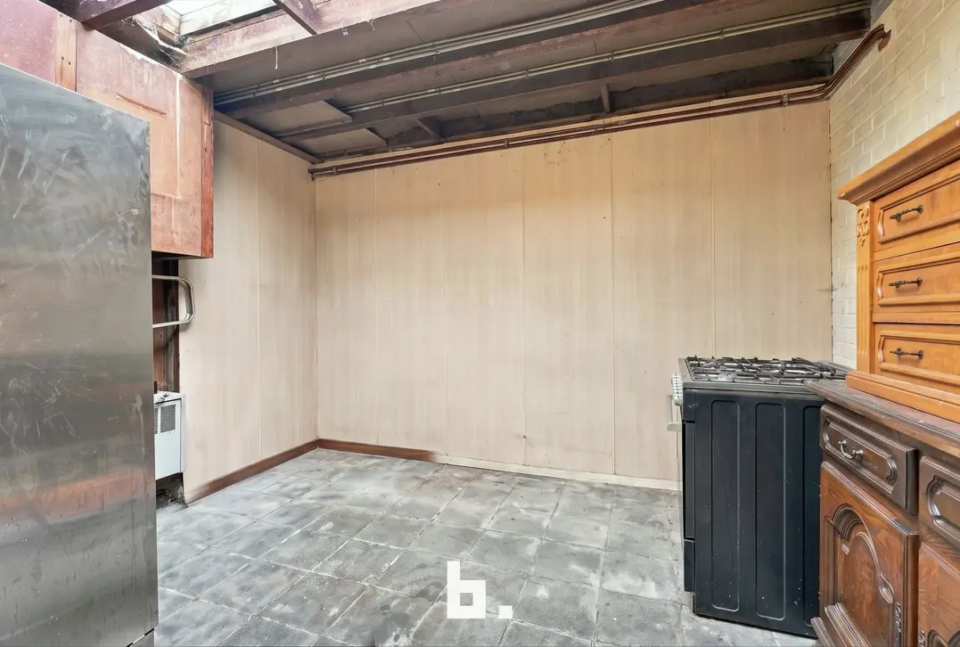 Halfopen woning met 3 slaapkamers, garage en 5 extra garages nabij het Sterrebos - Roeselare