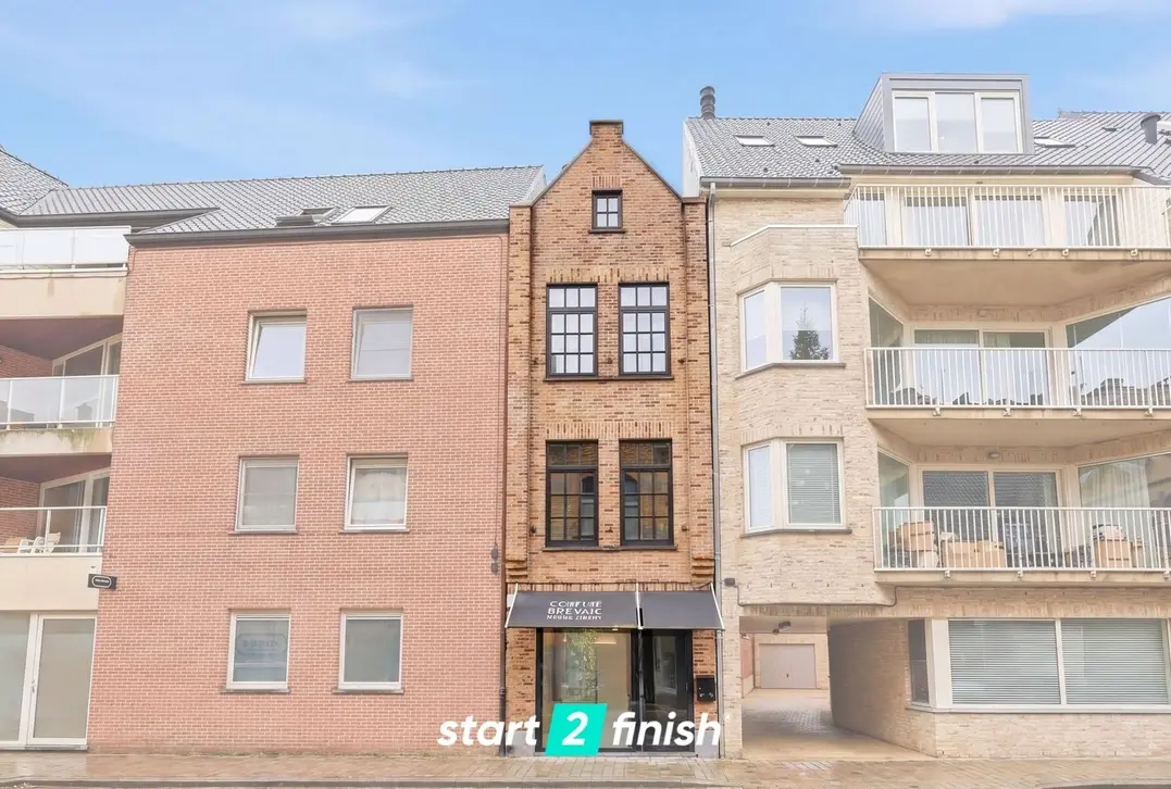 Commercieel handelspand met instapklare woonst op topligging in Roeselare - Roeselare