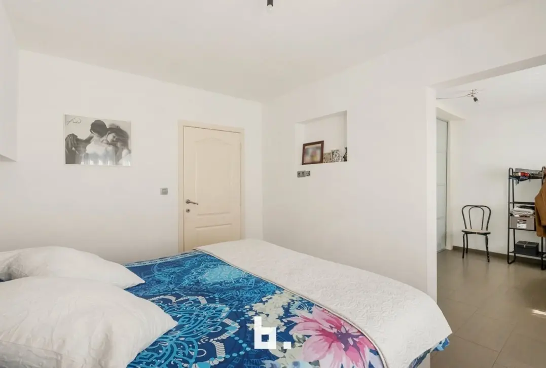 Instapklare én gerenoveerde woning op leuke locatie in Roeselare - Roeselare