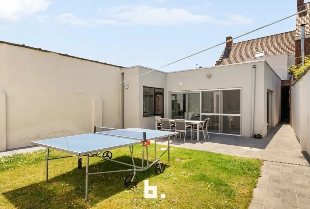Instapklare én gerenoveerde woning op leuke locatie in Roeselare - Roeselare