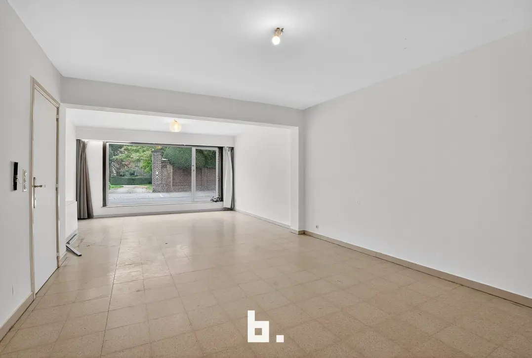 Gelijkvloers lichtrijk 2-slaapkamerappartement centraal gelegen te Roeselare - Roeselare