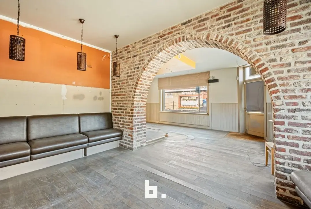 Karaktervolle eigendom met uitzonderlijk potentieel op toplocatie in Roeselare - Roeselare