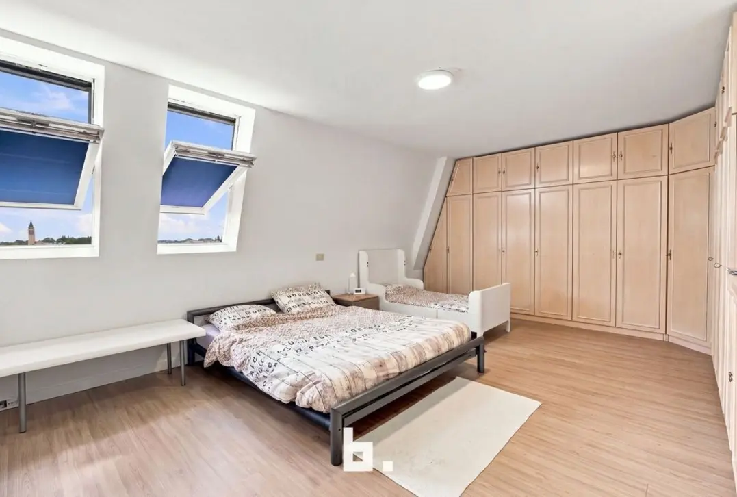 Riant dakappartement met 4 Slk en staanplaats - Roeselare