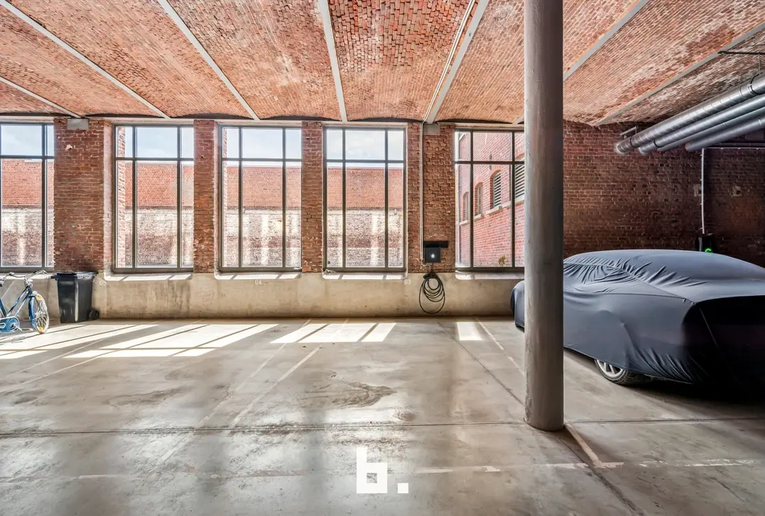 Exclusieve loft met industriële klasse nabij centrum Kortrijk - Spinnerijkaai 45  bus 119, 8500 Kortrijk - €545.000