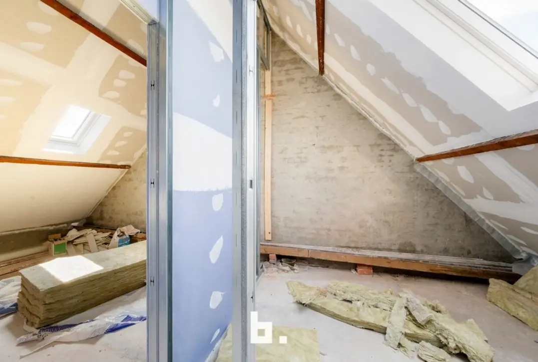 Ruime woning met enorm potentieel en reeds vergevorderde renovatie - Lichtervelde