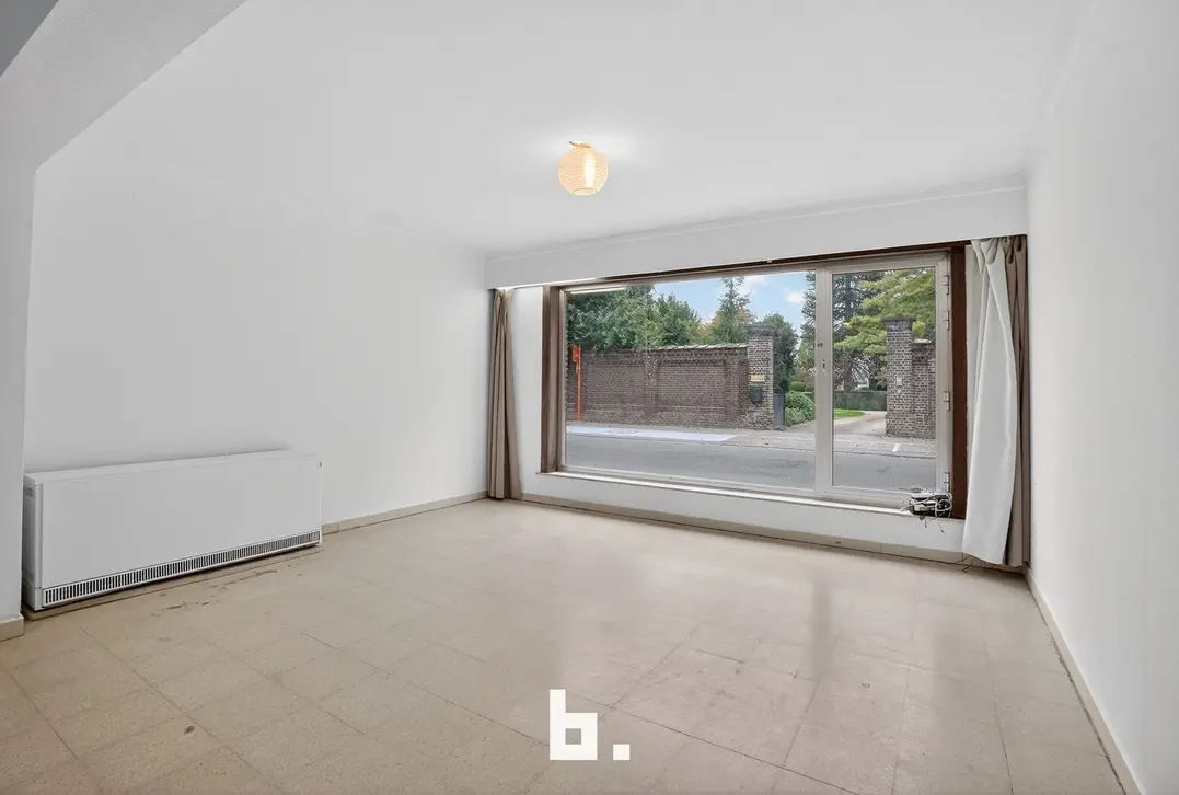 Gelijkvloers lichtrijk 2-slaapkamerappartement centraal gelegen te Roeselare - Roeselare