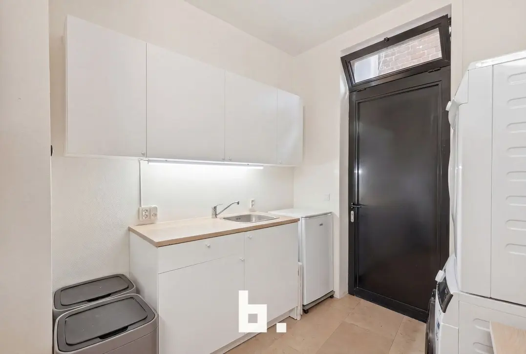 Commercieel handelspand met instapklare woonst op topligging in Roeselare - Roeselare