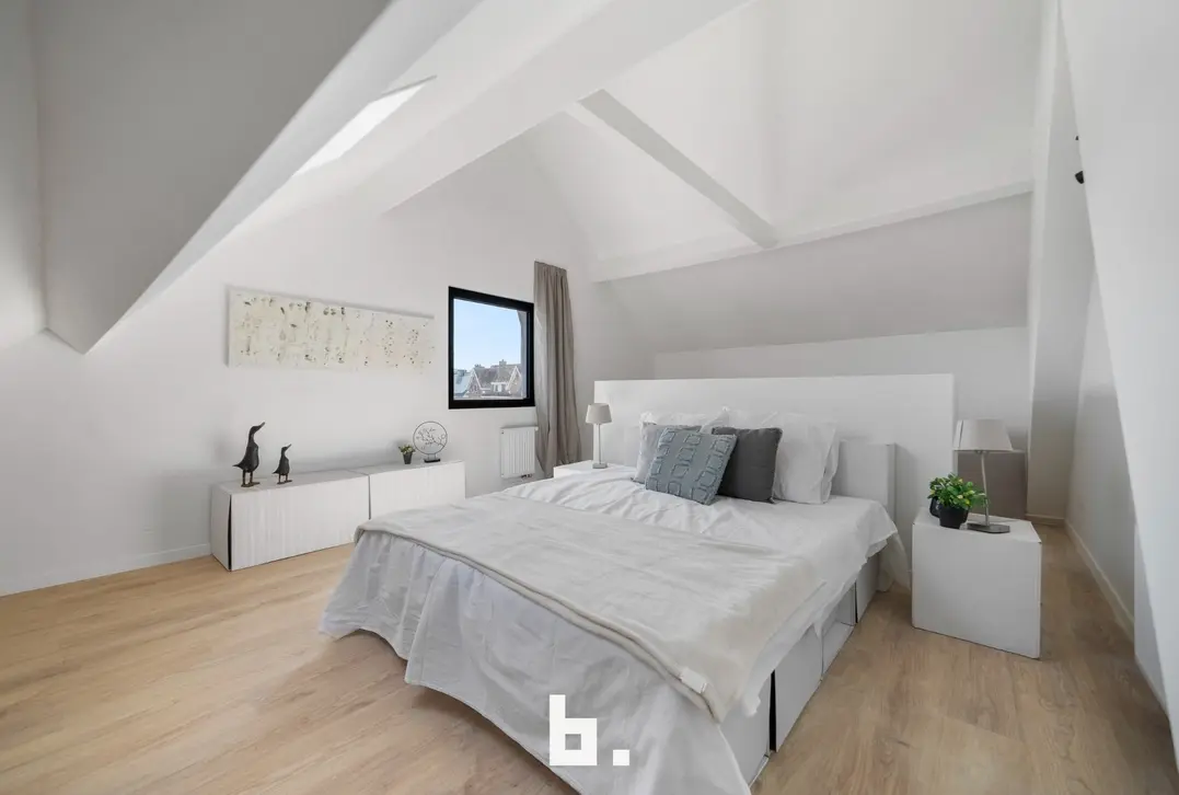 Stijlvol gerenoveerde woning met 3 slpks en prachtige tuin te Brugge waar ruimte, licht en verfijning samenkomen - Brugge