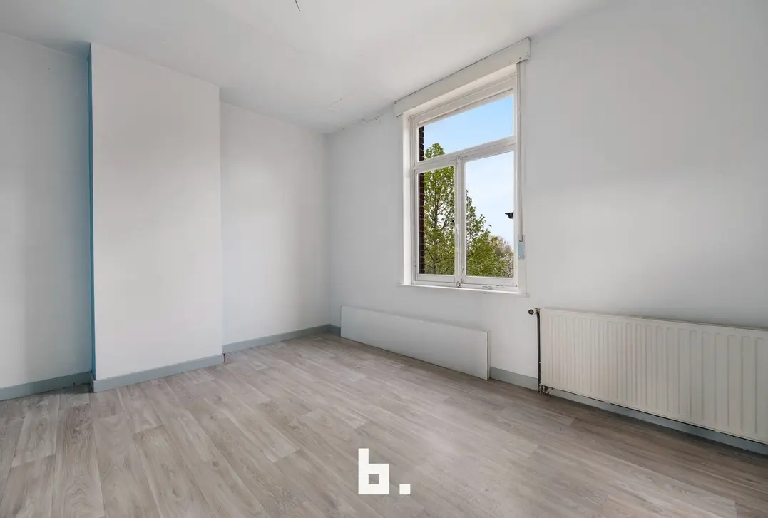 Karaktervolle renovatiewoning met ruime oprit in Kuurne - Kuurne
