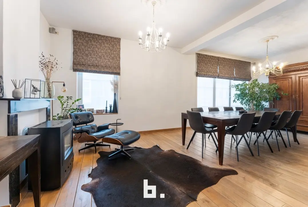 Unieke, polyvalente woning met handelsruimte, dubbele garage en atelier! - Kortrijk