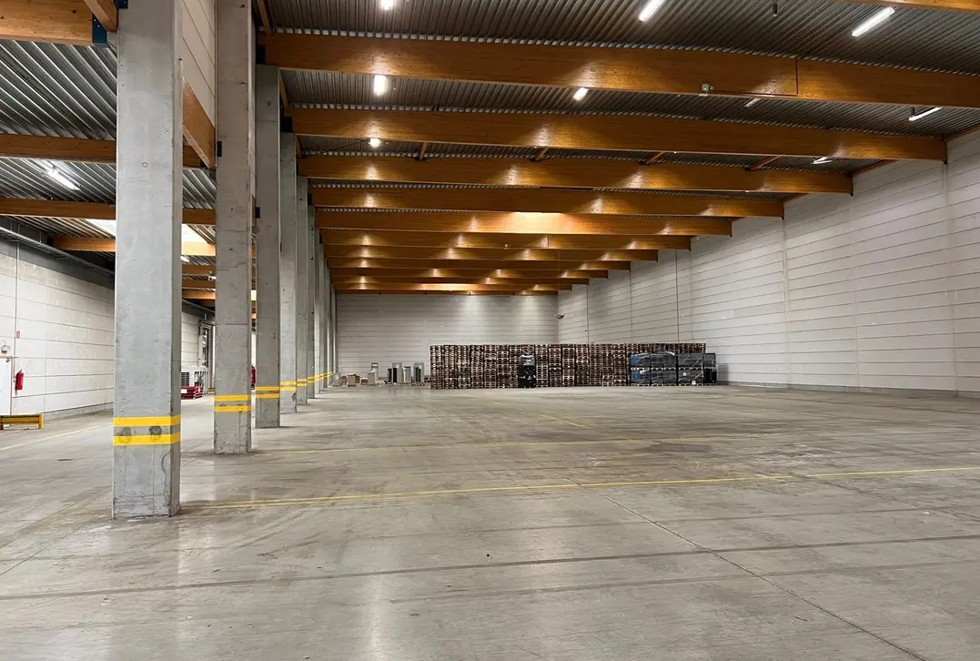 Logistiek magazijn te huur aan de A10 - Oostende