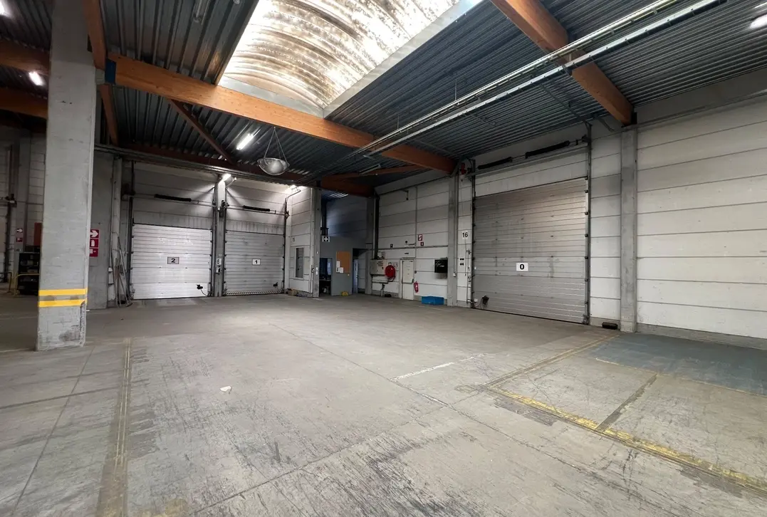 Logistiek magazijn te huur aan de A10 - Oostende