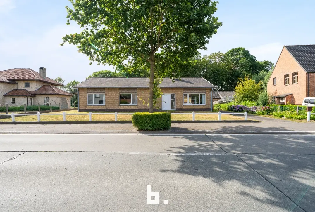 Karaktervolle laagbouwvilla op een perceel van 1.710 m² – Toplocatie in Oedelem - Oedelem