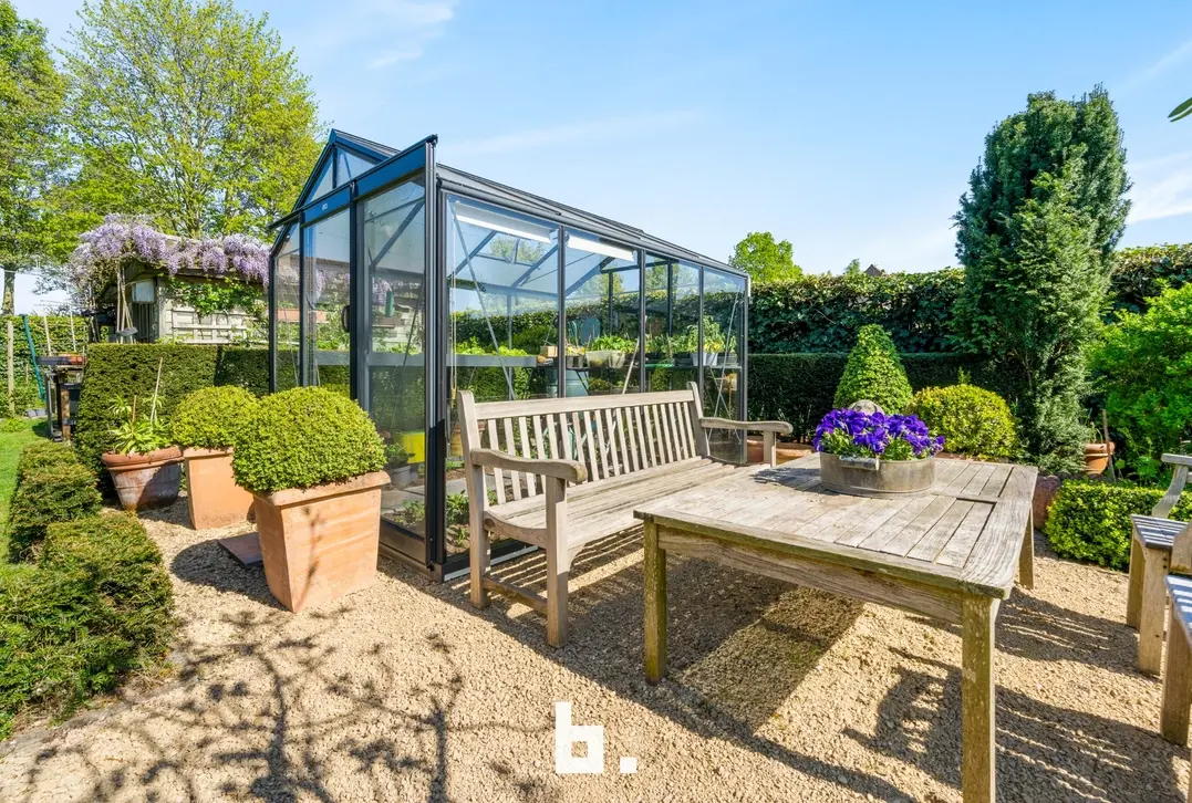 Discrete verkoop van uitzonderlijk grote villa - Varsenare