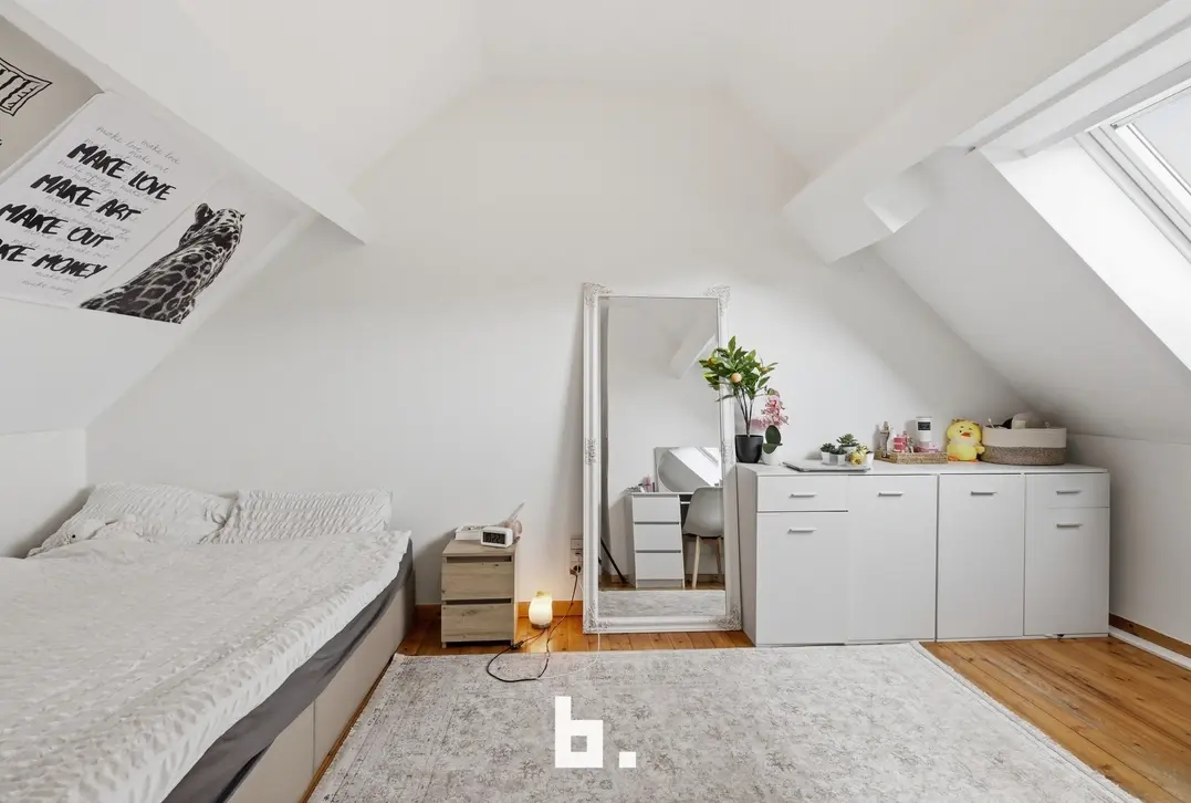 Uitzonderlijk ruime woning met opbrengsteigendom en multifunctionele ruimtes - Kortrijk