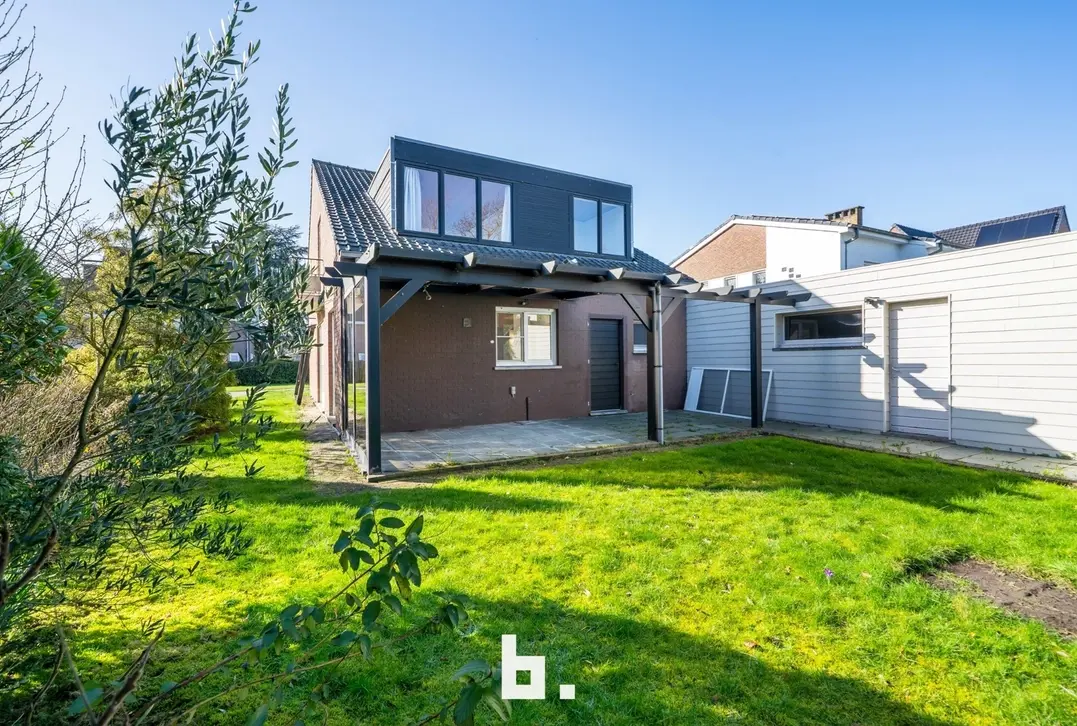 Open bebouwing met 3 slaapkamers en garage op uitstekende ligging - Sint-Andries