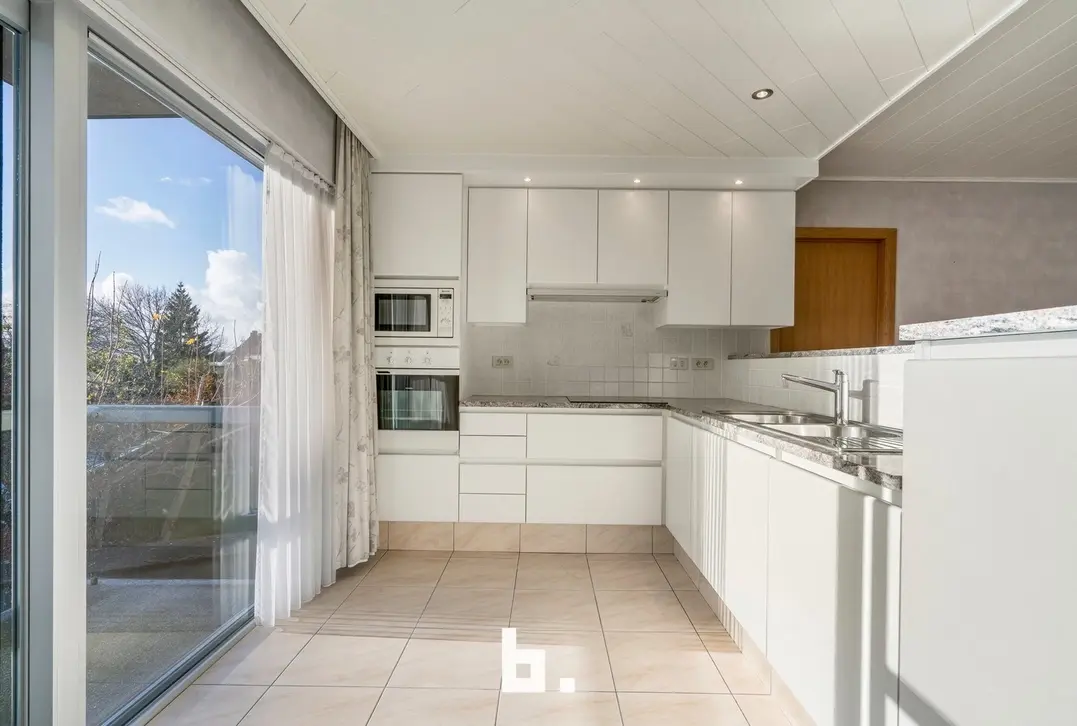 Enorm lichtrijk appartement op uiterst centrale locatie met garage - Hooglede