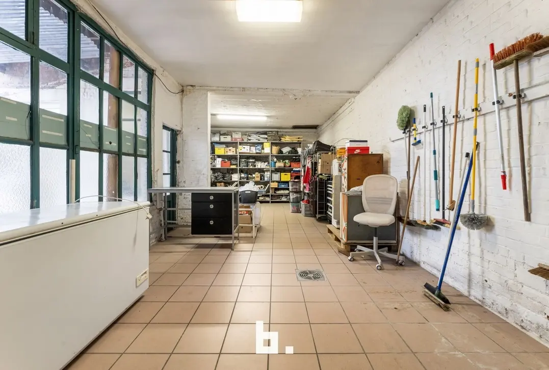 Unieke, polyvalente woning met handelsruimte, dubbele garage en atelier! - Kortrijk