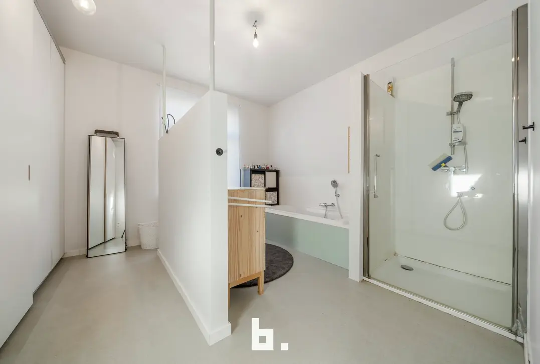 Charmante hoekwoning met 2 slaapkamers en tuin. - Sint-Andries