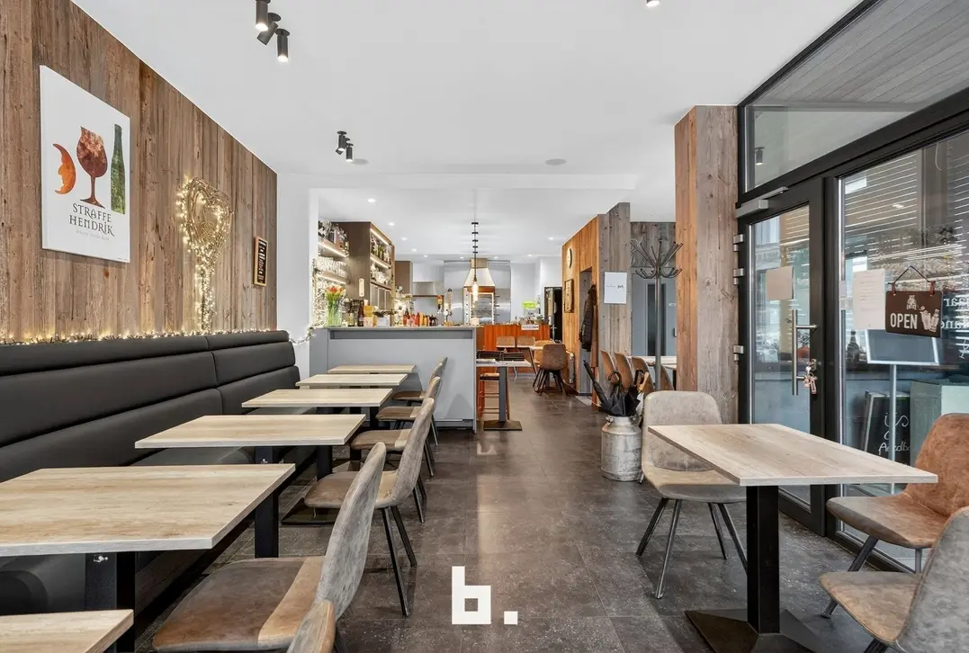 Tophorecazaak met woonst te koop op absolute A-locatie te Diksmuide - Diksmuide