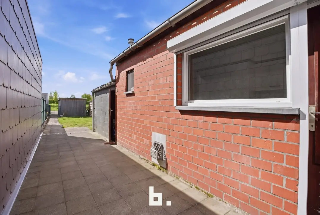 Karaktervolle woning met garage en uitweg op centrale ligging in Ardooie - Ardooie
