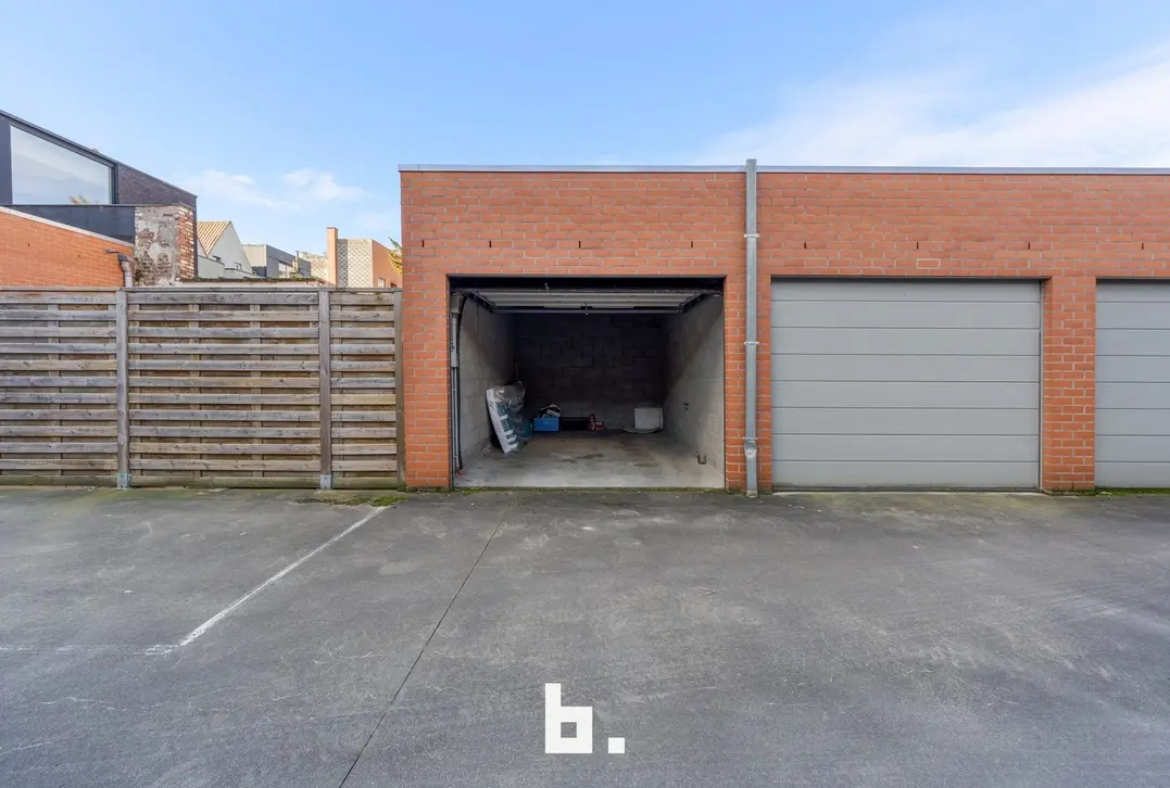 Opbrengsteigendom met 3 units en garages in hartje Roeselare - Roeselare