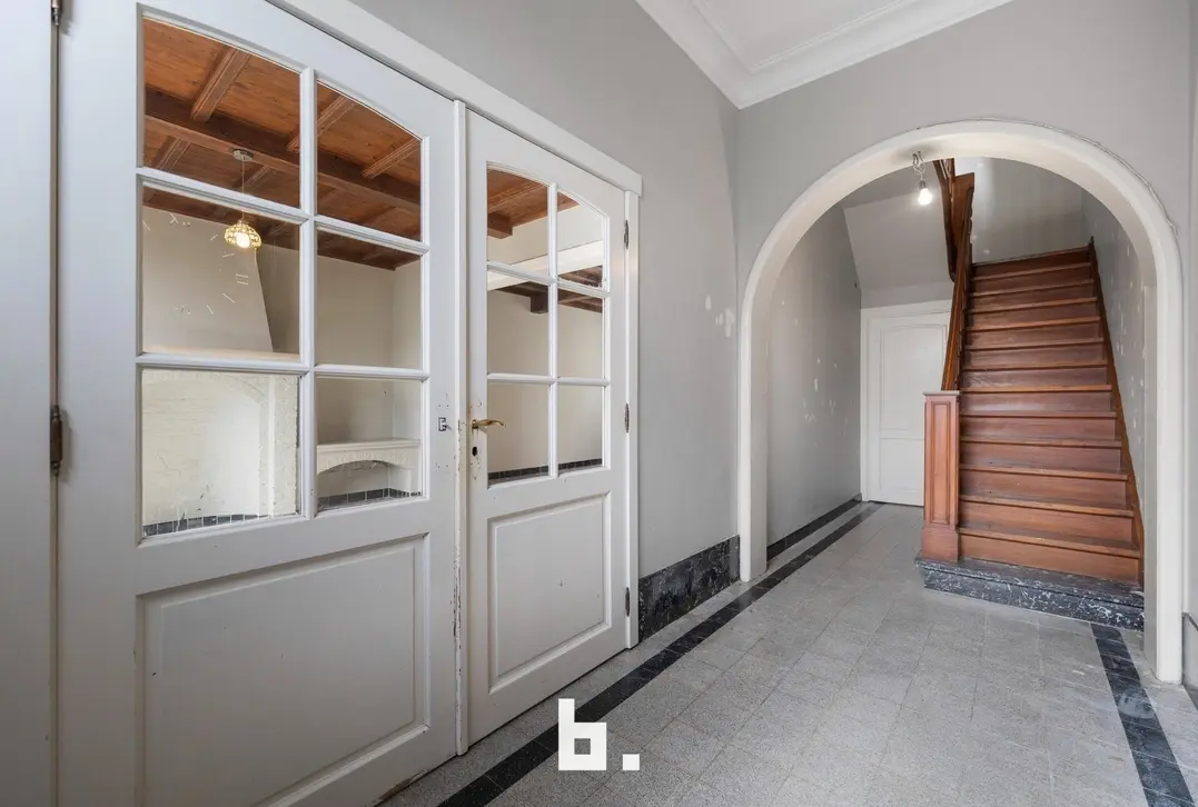 Karaktervolle renovatiewoning met ruime oprit in Kuurne - Kuurne