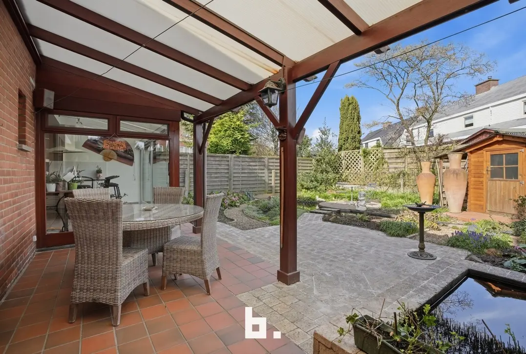 Halfopen gezinswoning met tuin, oprit en garage - Kortrijk - €315.000