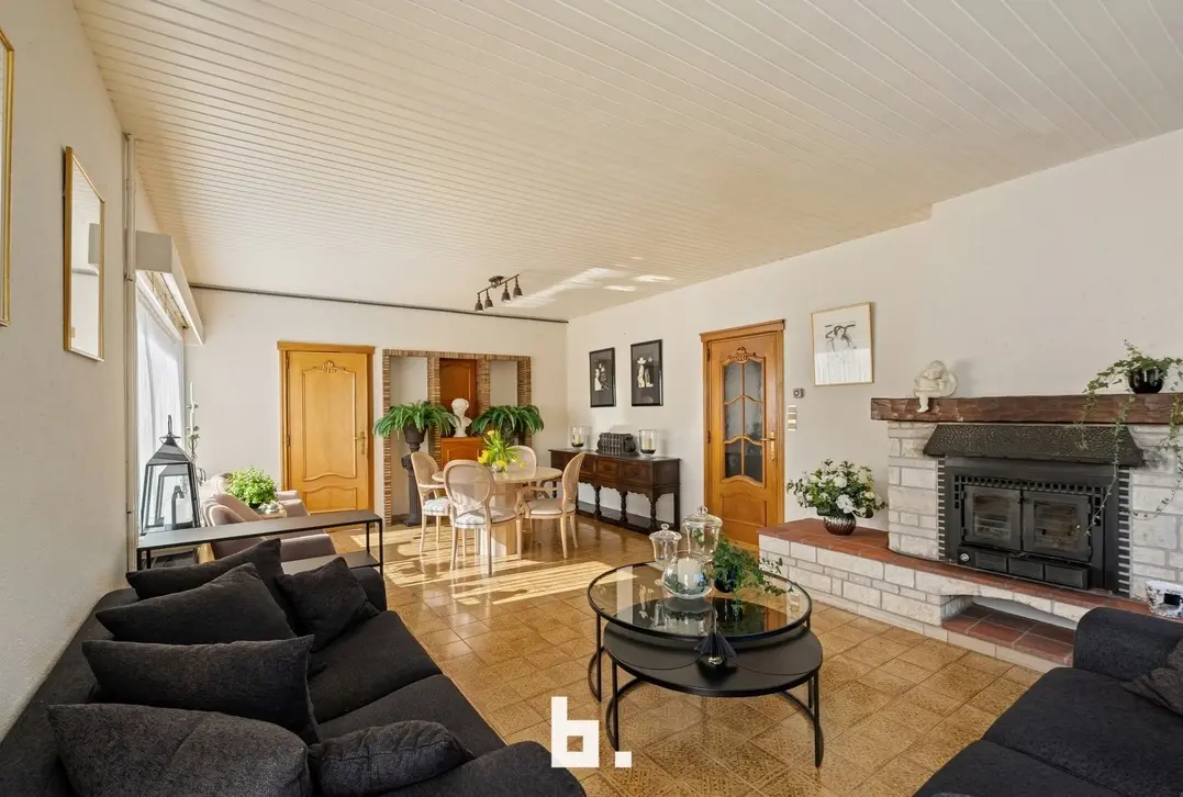 Mooie laagbouwvilla met zonnige tuin, dubbele garage en bijgebouw - Jabbeke