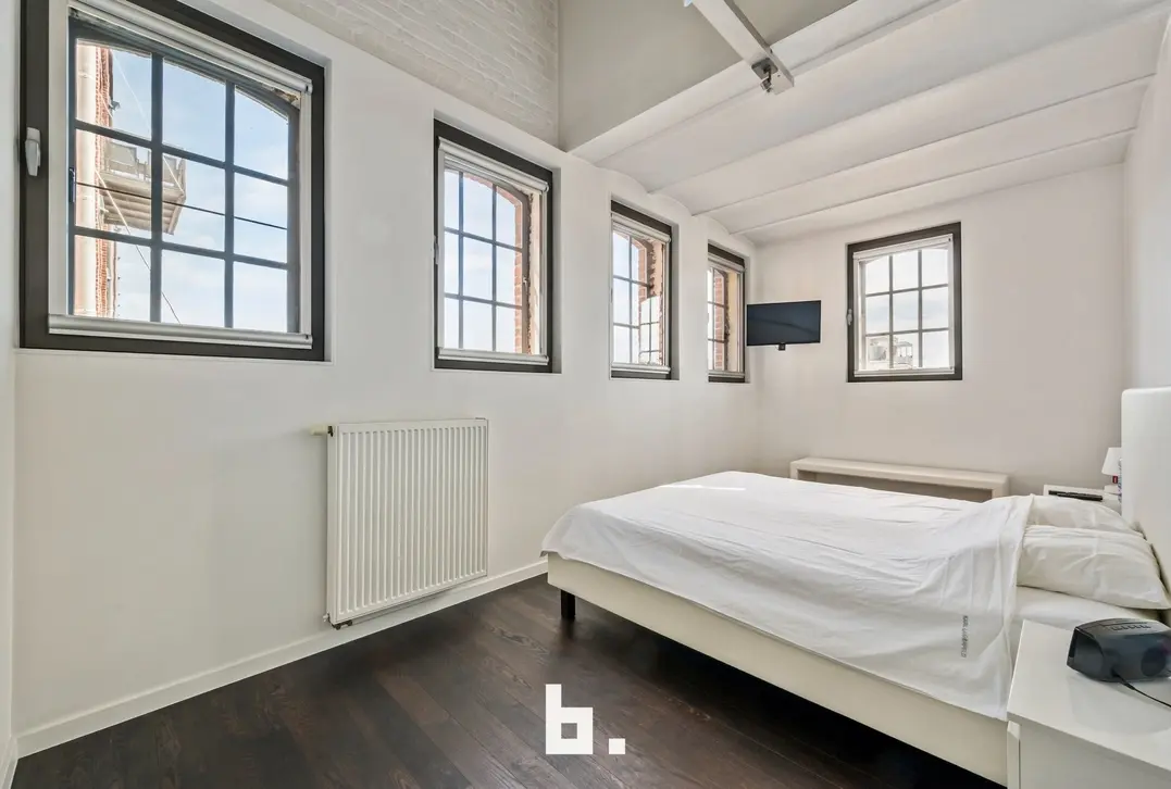 Exclusieve loft met industriële klasse nabij centrum Kortrijk - Spinnerijkaai 45  bus 119, 8500 Kortrijk - €545.000