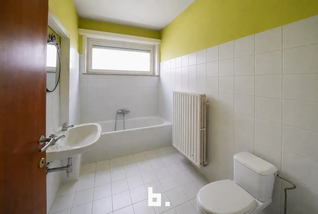 Opbrengsteigendom bestaande uit appartement en handels gelijkvloers. - Jabbeke