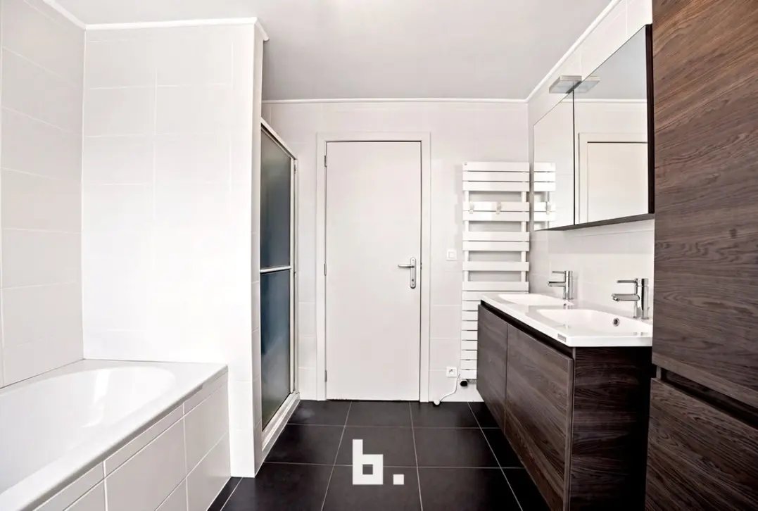 Energiezuinige woning met ruime loods van ca. 140 m² op centrale ligging - Roeselare