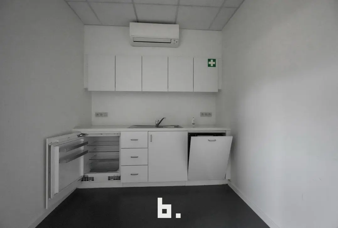 Kantoor (199m²) op commerciële TOPlocatie - Kortrijk