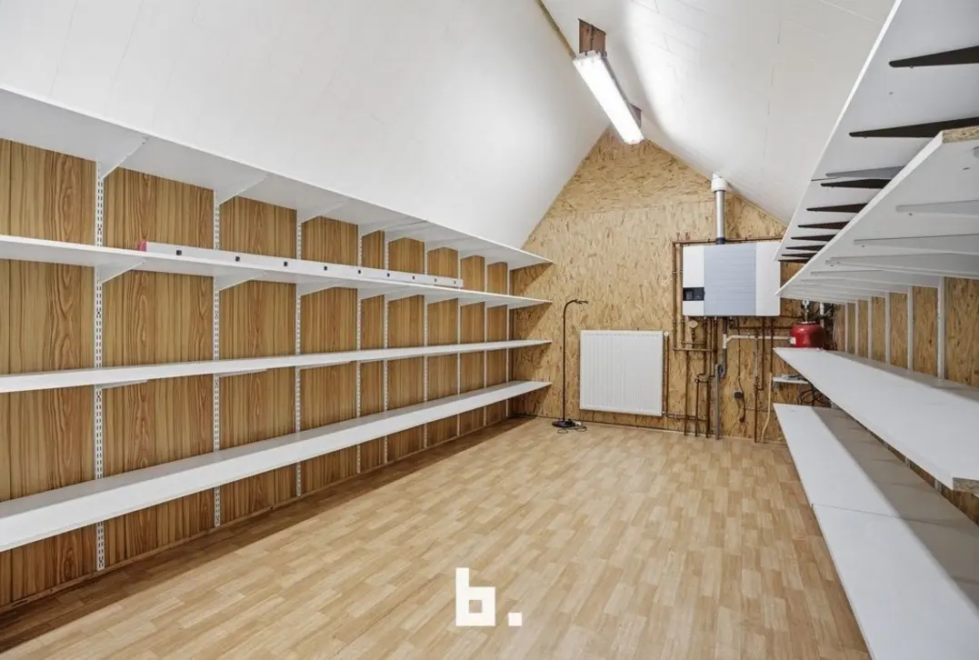 Multifunctioneel en vlot inrijbaar magazijn - Roeselare