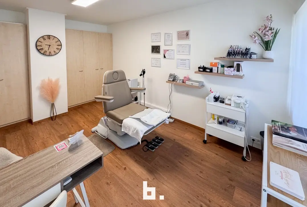Praktijkruimte (17m²) te huur op toplocatie langs de Maalse Steenweg te Sint-Kruis  - Sint-Kruis