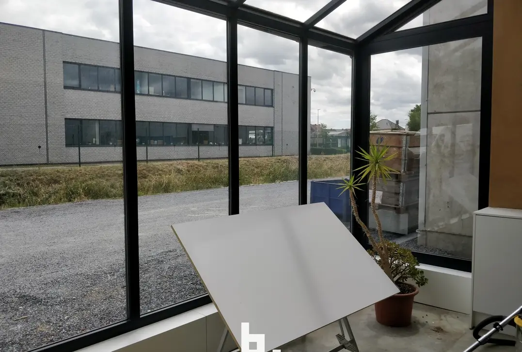 Industriehal met kantoor te Wellen - Wellen