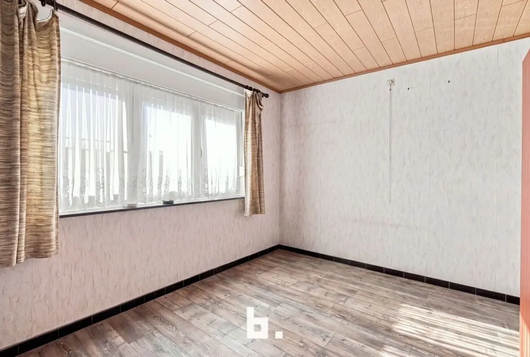 Gezinswoning met zonnige tuin, garage en oprit - Roeselare