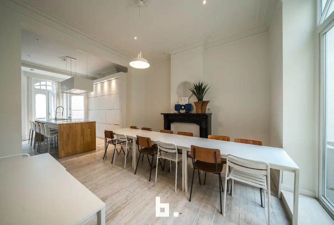 Uniek art deco herenhuis met 5 slaapkamers, 4 badkamers en 2 terrassen - Oostende