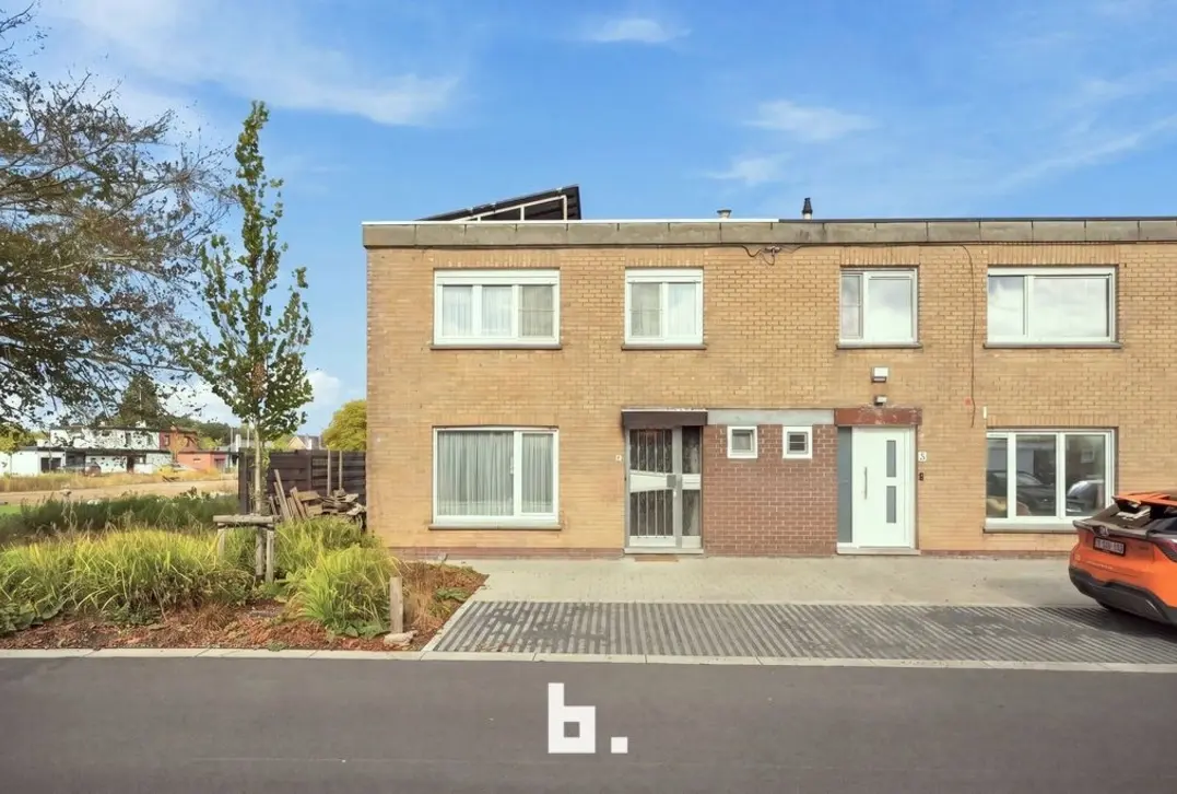 Gezinswoning met zonnige tuin, garage en oprit - Roeselare