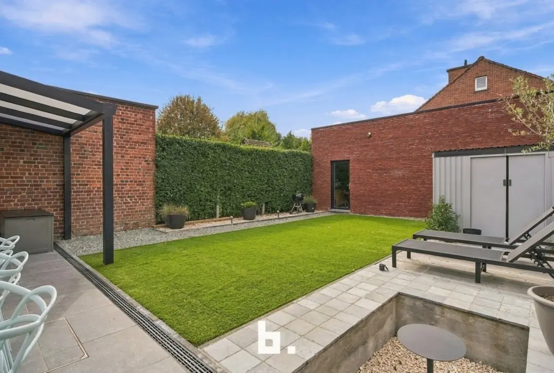 Volledig heropgebouwde energienegatieve woning met 3 slaapkamers, grote garage en carport! - Izegem