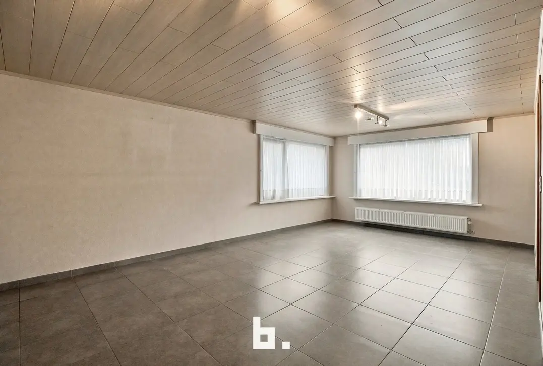 Alleenstaande woning met prachtige tuin, garage en 3 slaapkamers in Hooglede. - Hooglede